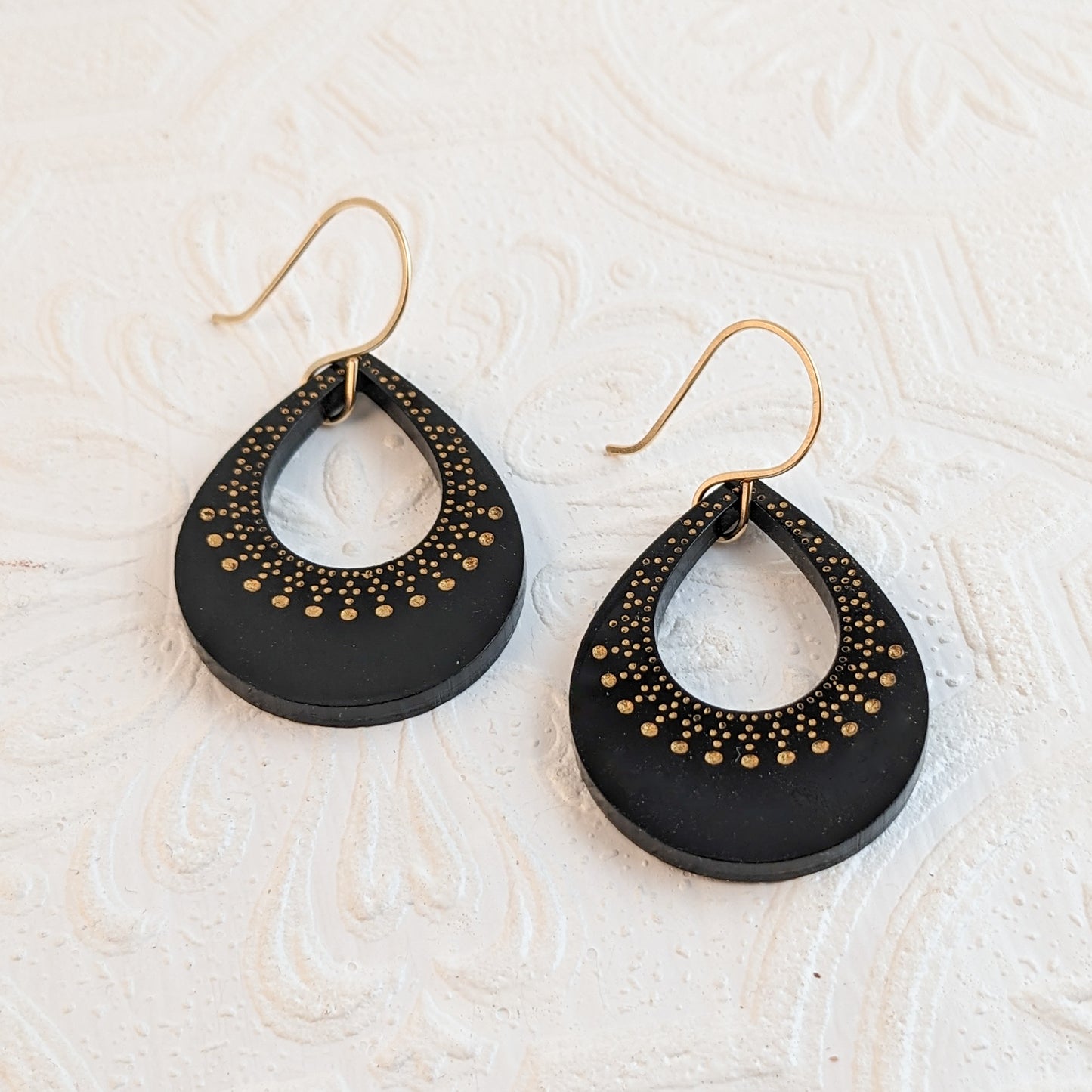 Coucher de Soleil Earrings in Black