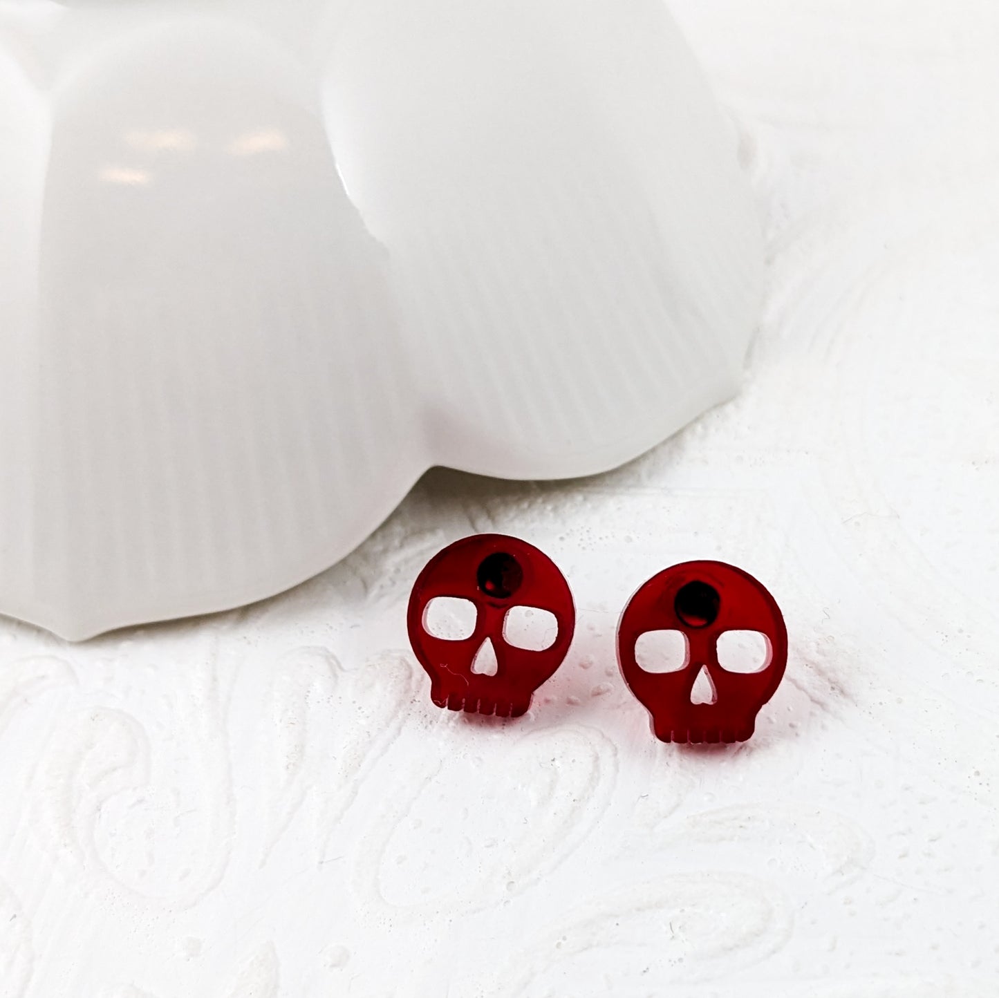 Skulls Studs, Transparent Red